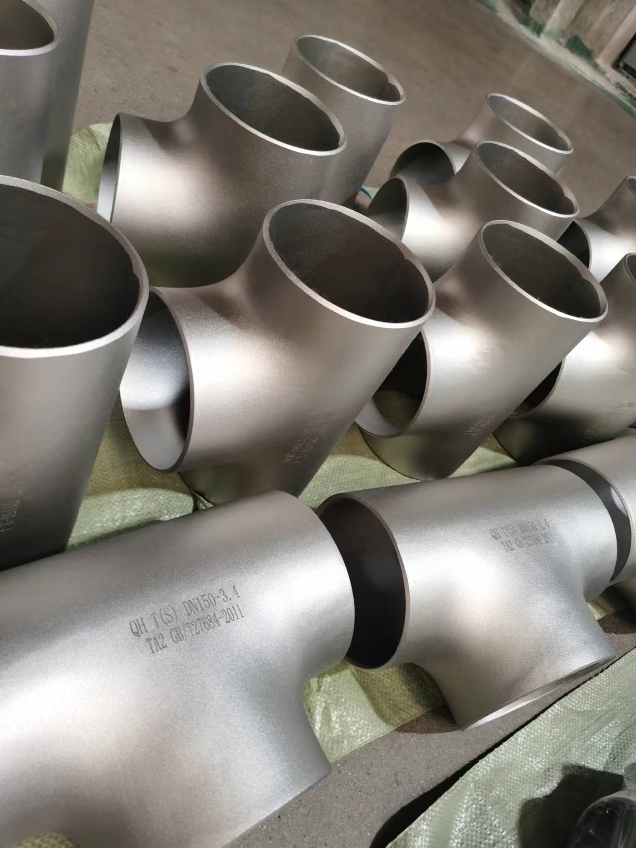 TA2管件三通DN150-3.4